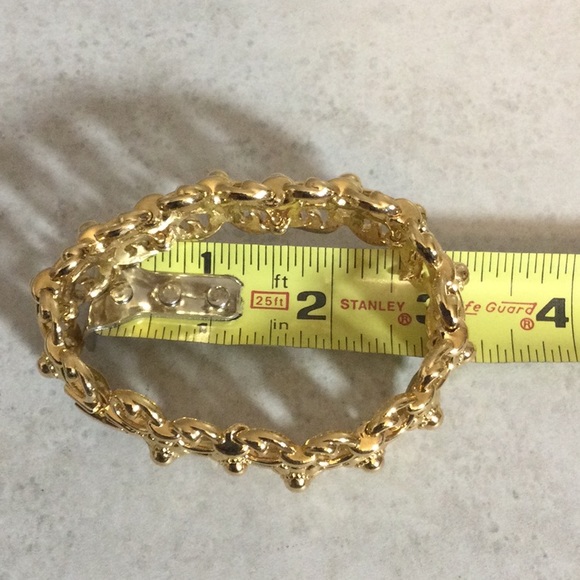 Ornate bright shiny gold 1” bracelet - Picture 7 of 8